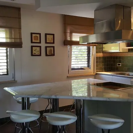 Colonial Close To Lone Beach Apartment Rovinj
